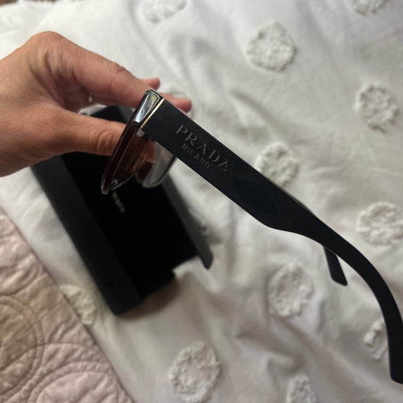 Prada sunglasses - Picture 1 of 8